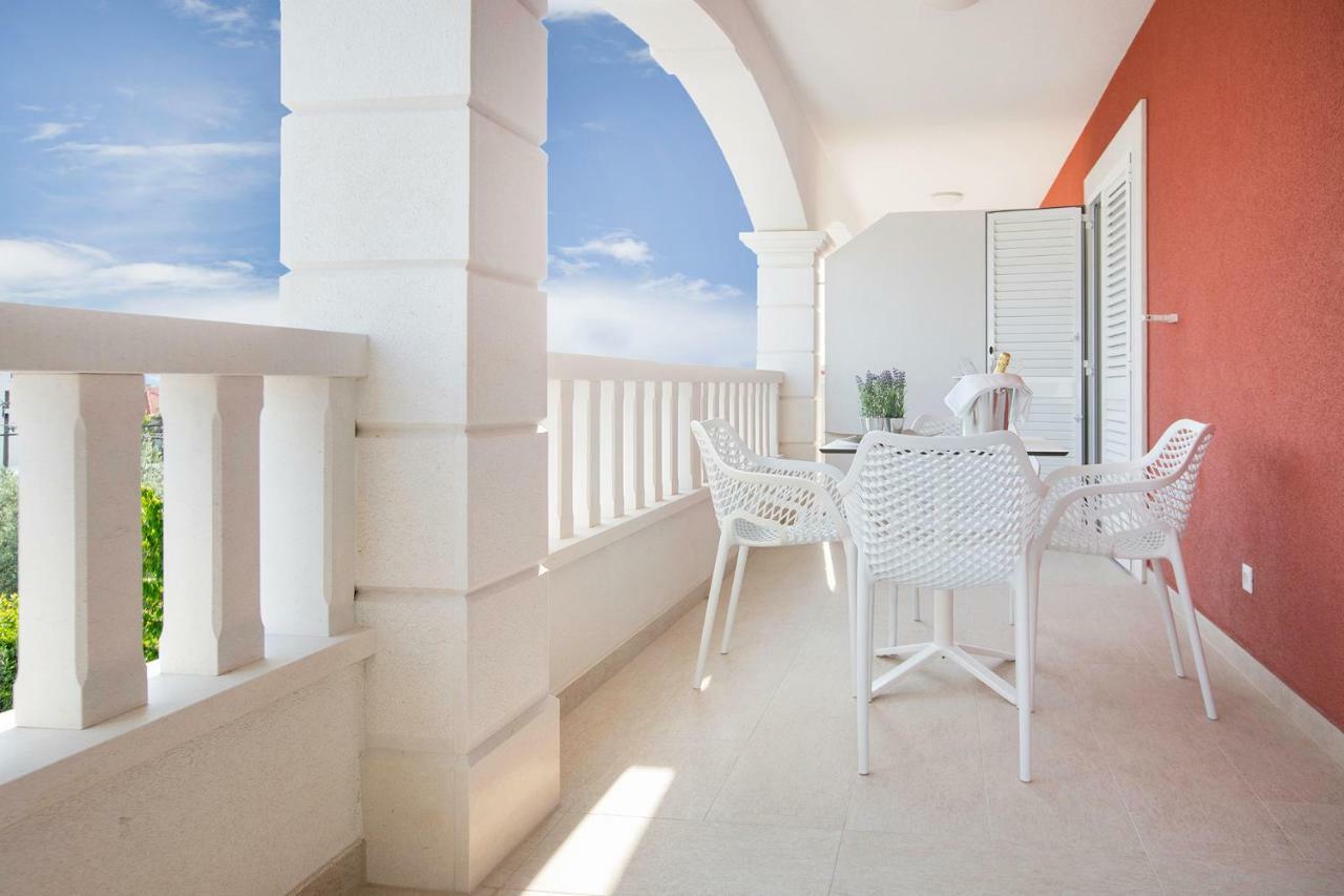 Villa Apartments Art Trogir Bagian luar foto