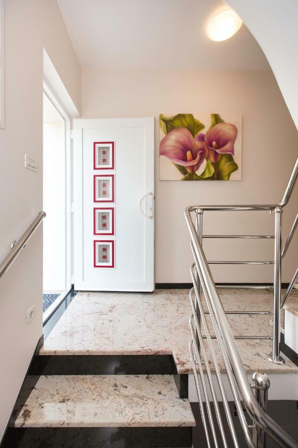 Villa Apartments Art Trogir Bagian luar foto