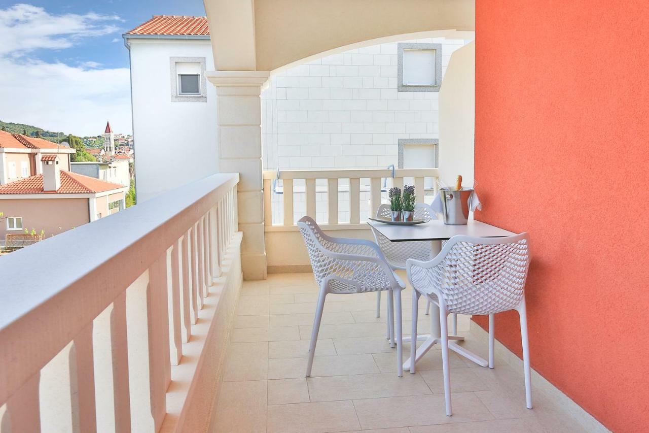 Villa Apartments Art Trogir Bagian luar foto