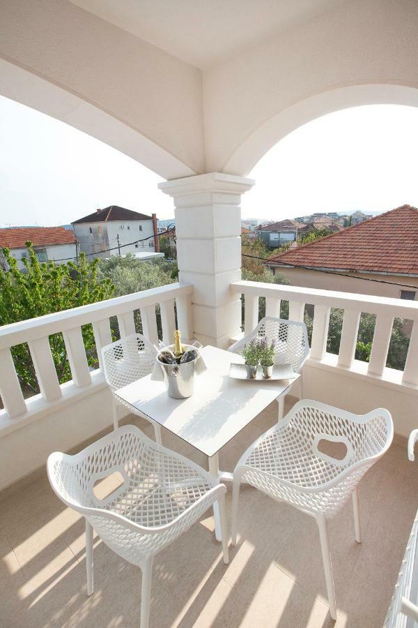 Villa Apartments Art Trogir Bagian luar foto