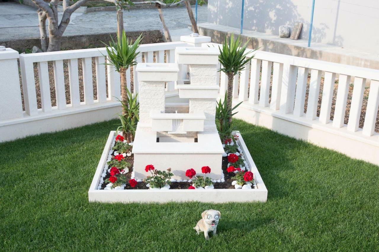 Villa Apartments Art Trogir Bagian luar foto