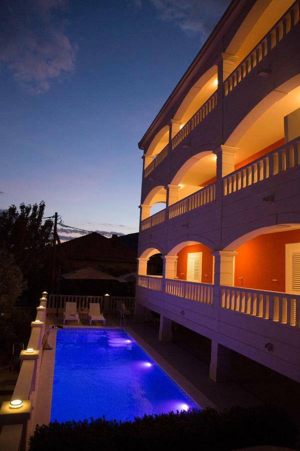 Villa Apartments Art Trogir Bagian luar foto